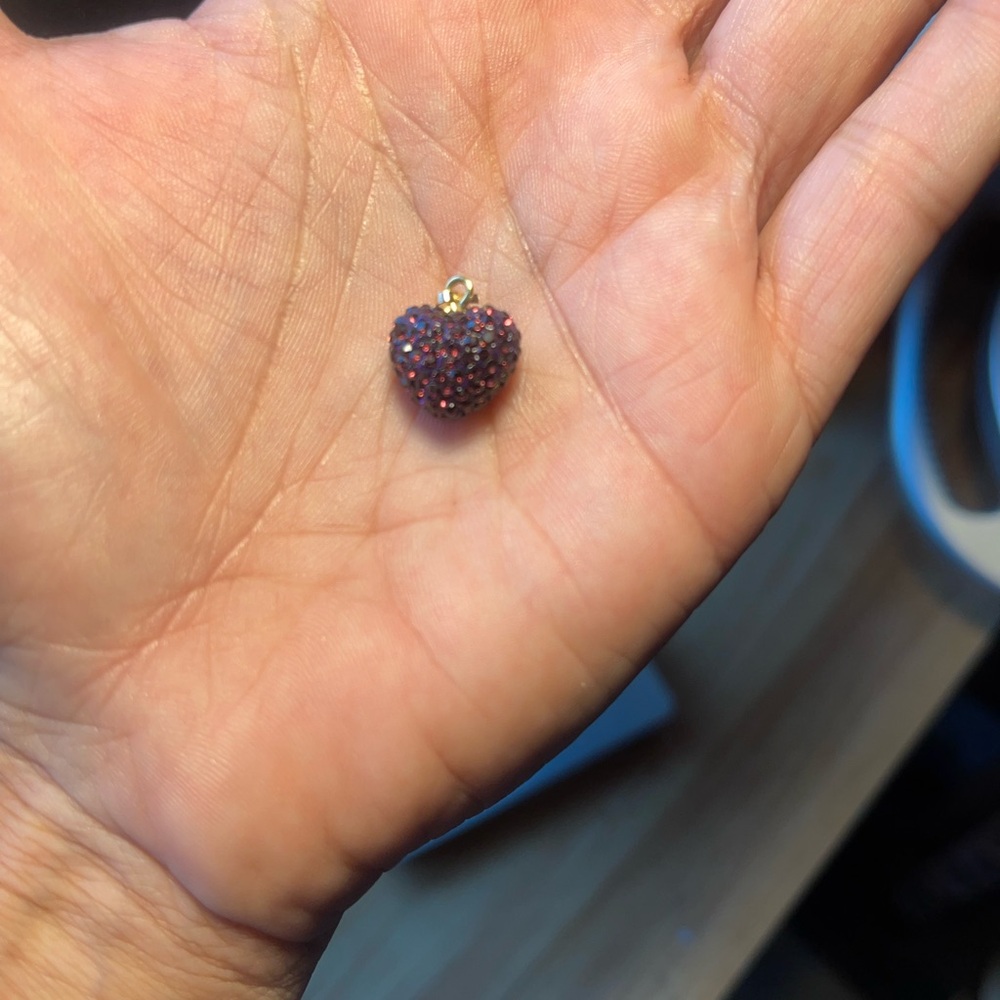 Elegant Heart-Shaped Pendant - Picture 3 of 10